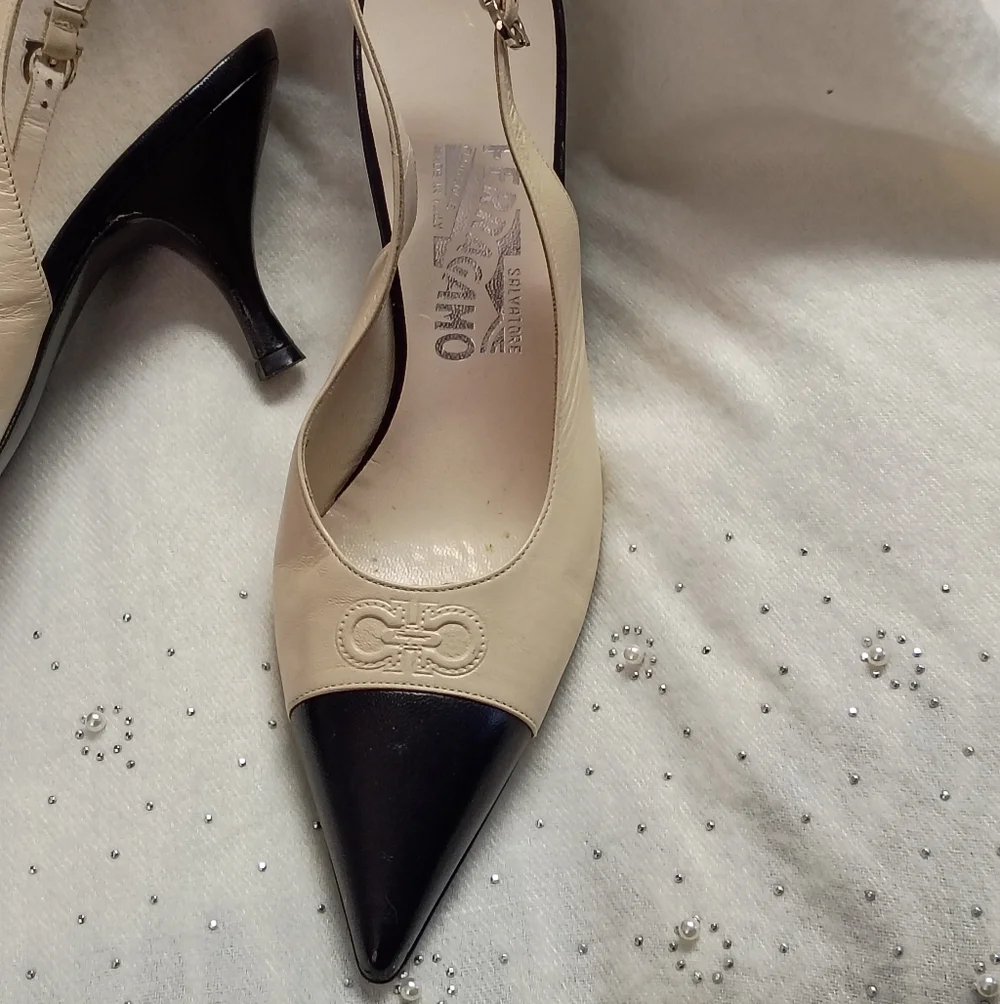 ❤️SALVATORE FERRAGAMO GANCINI 2 Tone Slingback Kitten Heel Shoes 6 1/2 B - Picture 2 of 8